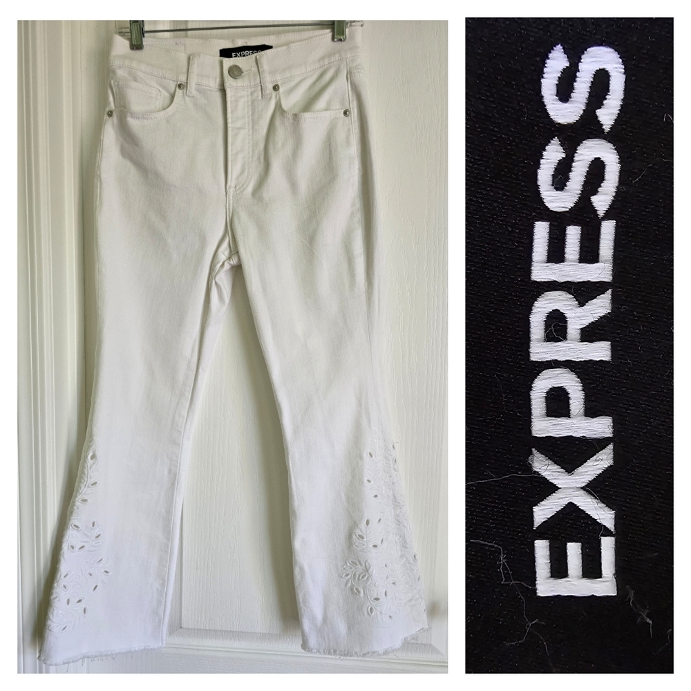 Express White Embroidered High Rise Cropped Flare Raw Hem Denim Pants, Size 4